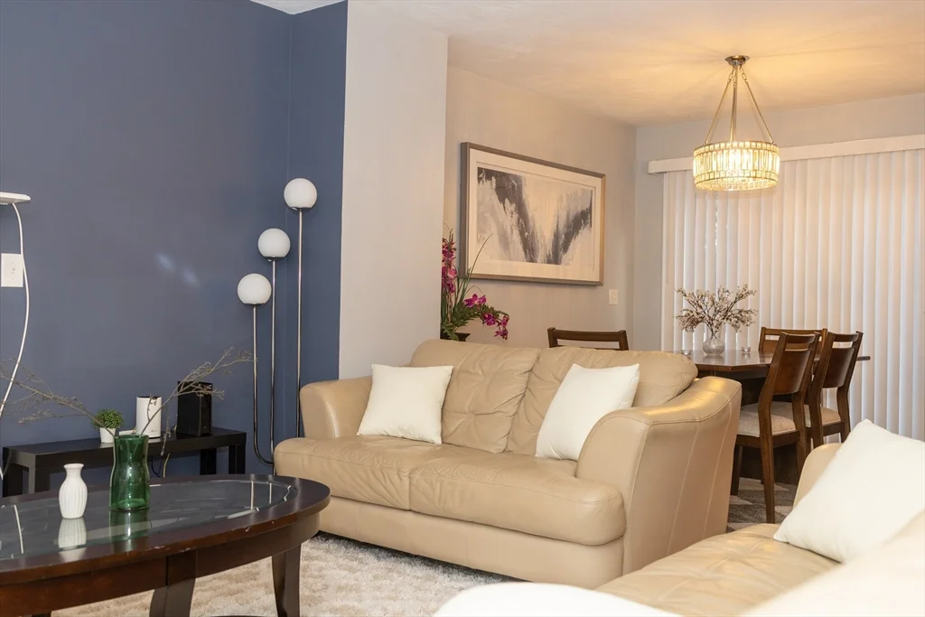 3 bed, 2 bath apartment for rent at 129 Quinapoxet St, Holden — photo 5 of 33