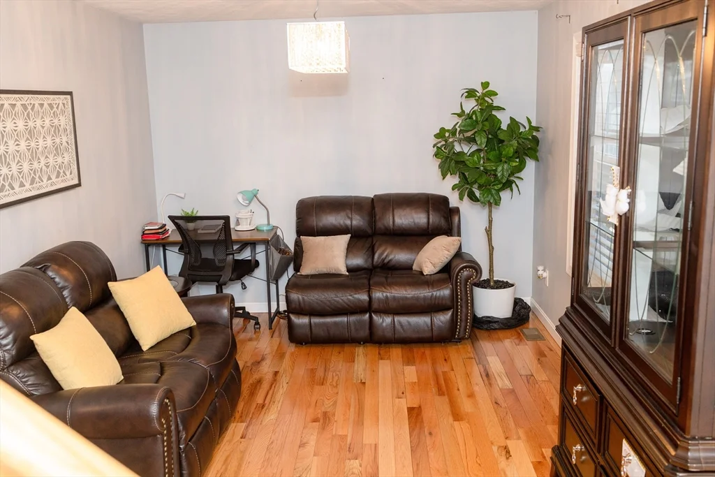 3 bed, 2 bath apartment for rent at 129 Quinapoxet St, Holden — photo 7 of 33