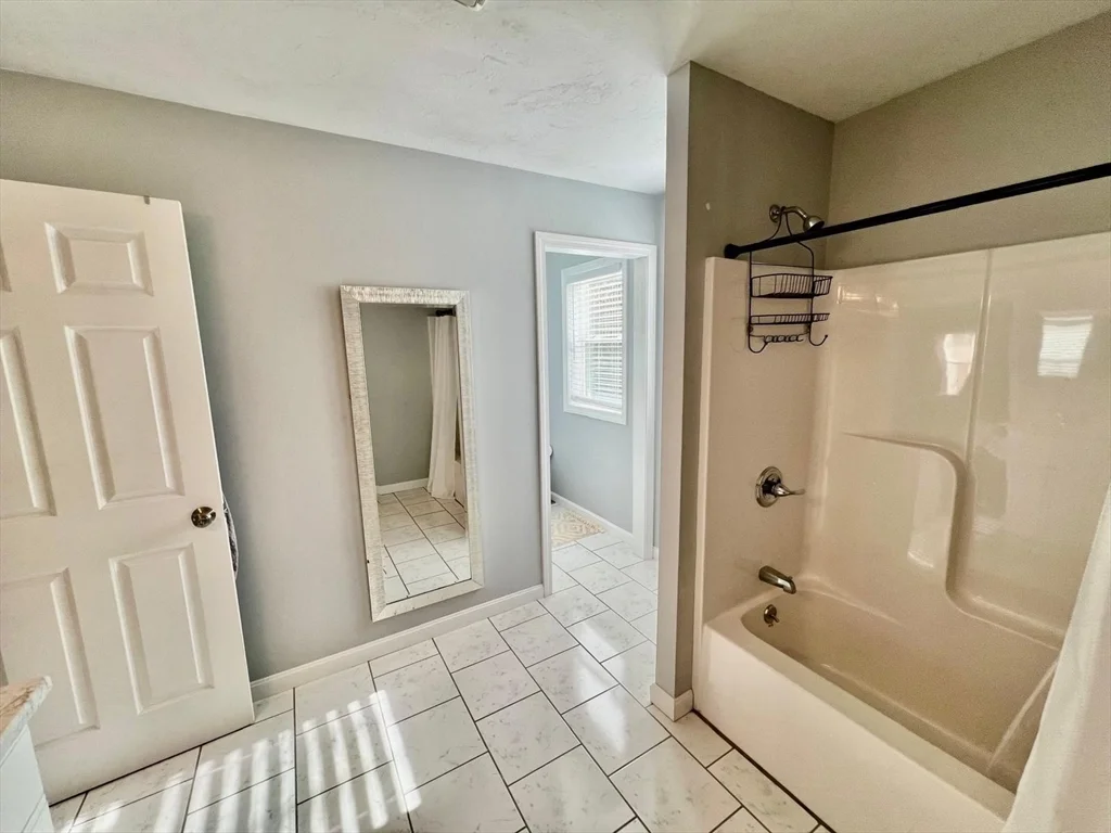 3 bed, 2 bath apartment for rent at 129 Quinapoxet St, Holden — photo 27 of 33
