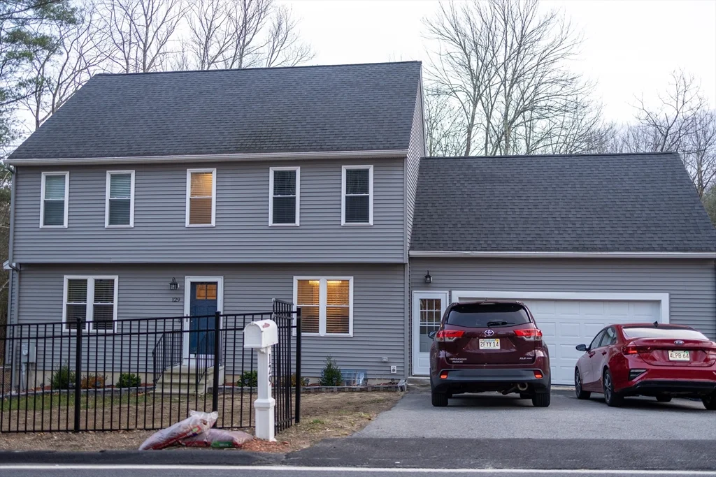 3 bed, 2 bath apartment for rent at 129 Quinapoxet St, Holden — photo 1 of 33