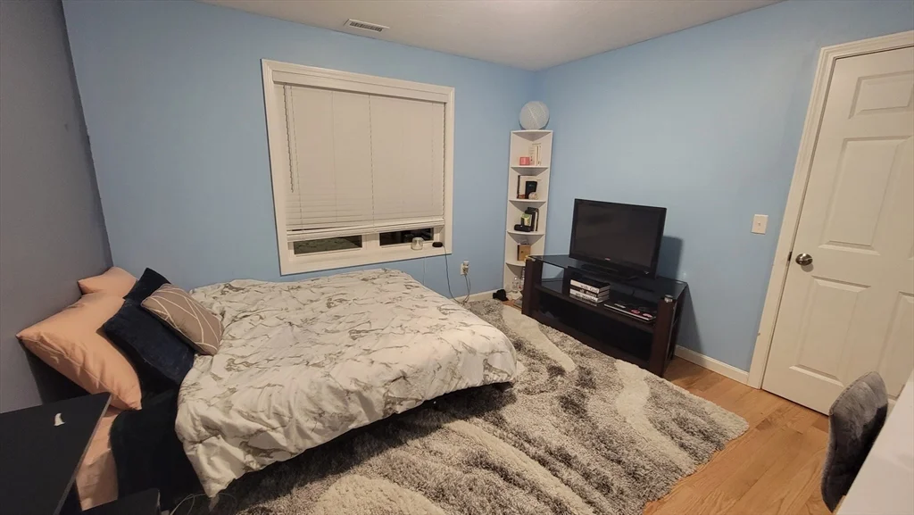 3 bed, 2 bath apartment for rent at 129 Quinapoxet St, Holden — photo 28 of 33