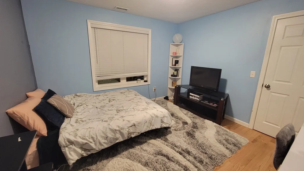 3 bed, 2 bath apartment for rent at 129 Quinapoxet St, Holden — photo 24 of 33