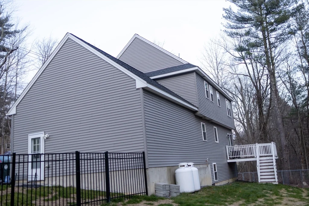 3 bed, 2 bath apartment for rent at 129 Quinapoxet St, Holden — photo 3 of 33
