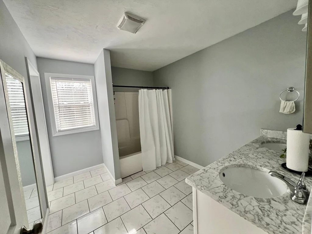 3 bed, 2 bath apartment for rent at 129 Quinapoxet St, Holden — photo 21 of 33