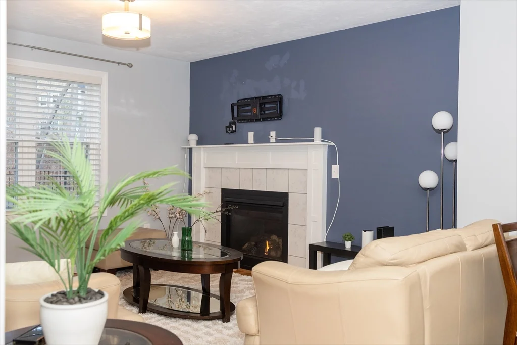 3 bed, 2 bath apartment for rent at 129 Quinapoxet St, Holden — photo 13 of 33