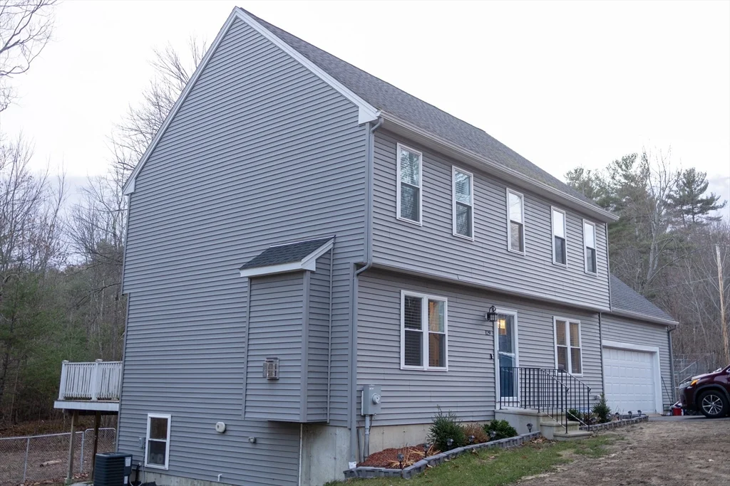 3 bed, 2 bath apartment for rent at 129 Quinapoxet St, Holden — photo 2 of 33