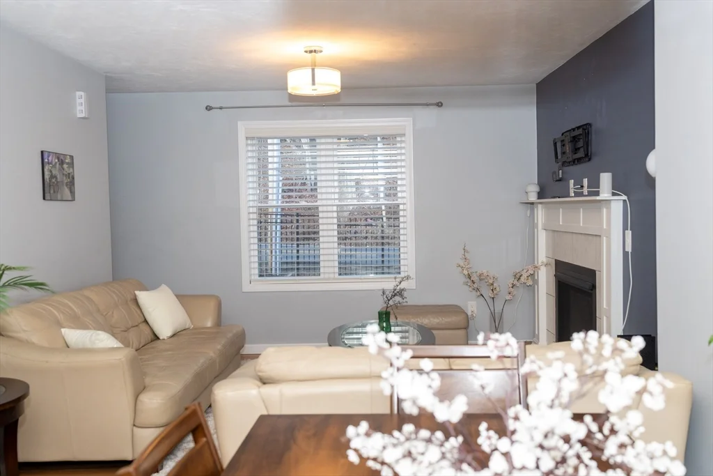 3 bed, 2 bath apartment for rent at 129 Quinapoxet St, Holden — photo 14 of 33