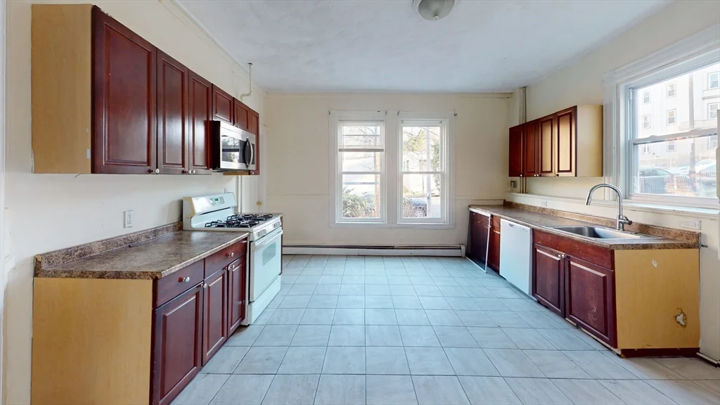 4 bed, 2 bath apartment for rent at 129 Saint Alphonsus Unit 1, Mission Hill — photo 3 of 11