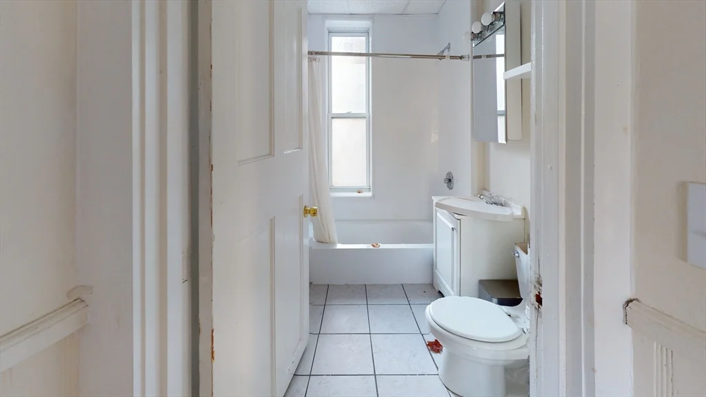 4 bed, 2 bath apartment for rent at 129 Saint Alphonsus Unit 1, Mission Hill — photo 10 of 11