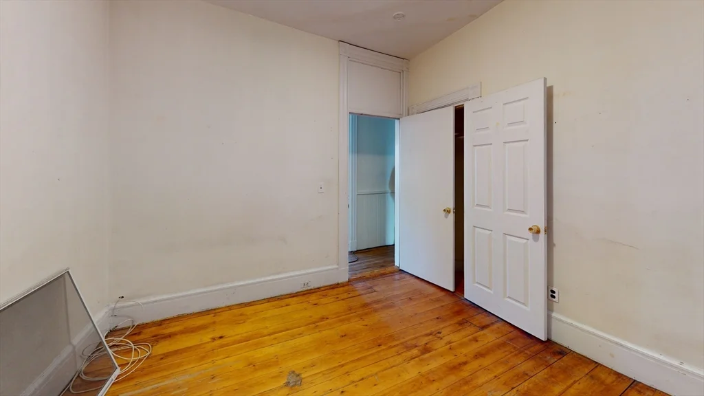 4 bed, 2 bath apartment for rent at 129 Saint Alphonsus Unit 1, Mission Hill — photo 4 of 11