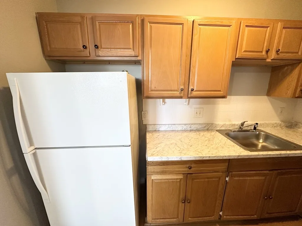3 bed, 1 bath apartment for rent at 129 South Elm St Unit 1L, Bradford — photo 3 of 13