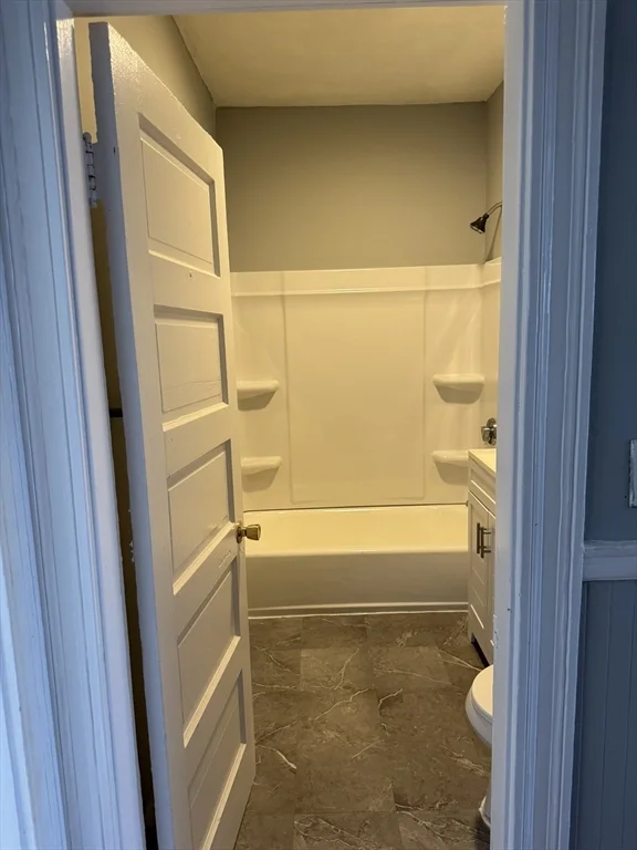 3 bed, 1 bath apartment for rent at 129 South Elm St Unit 1R, Bradford — photo 4 of 6