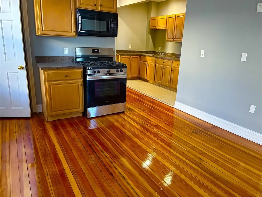 3 bed, 1 bath apartment for rent at 129 South Elm St Unit 2R, Bradford — photo 3 of 9