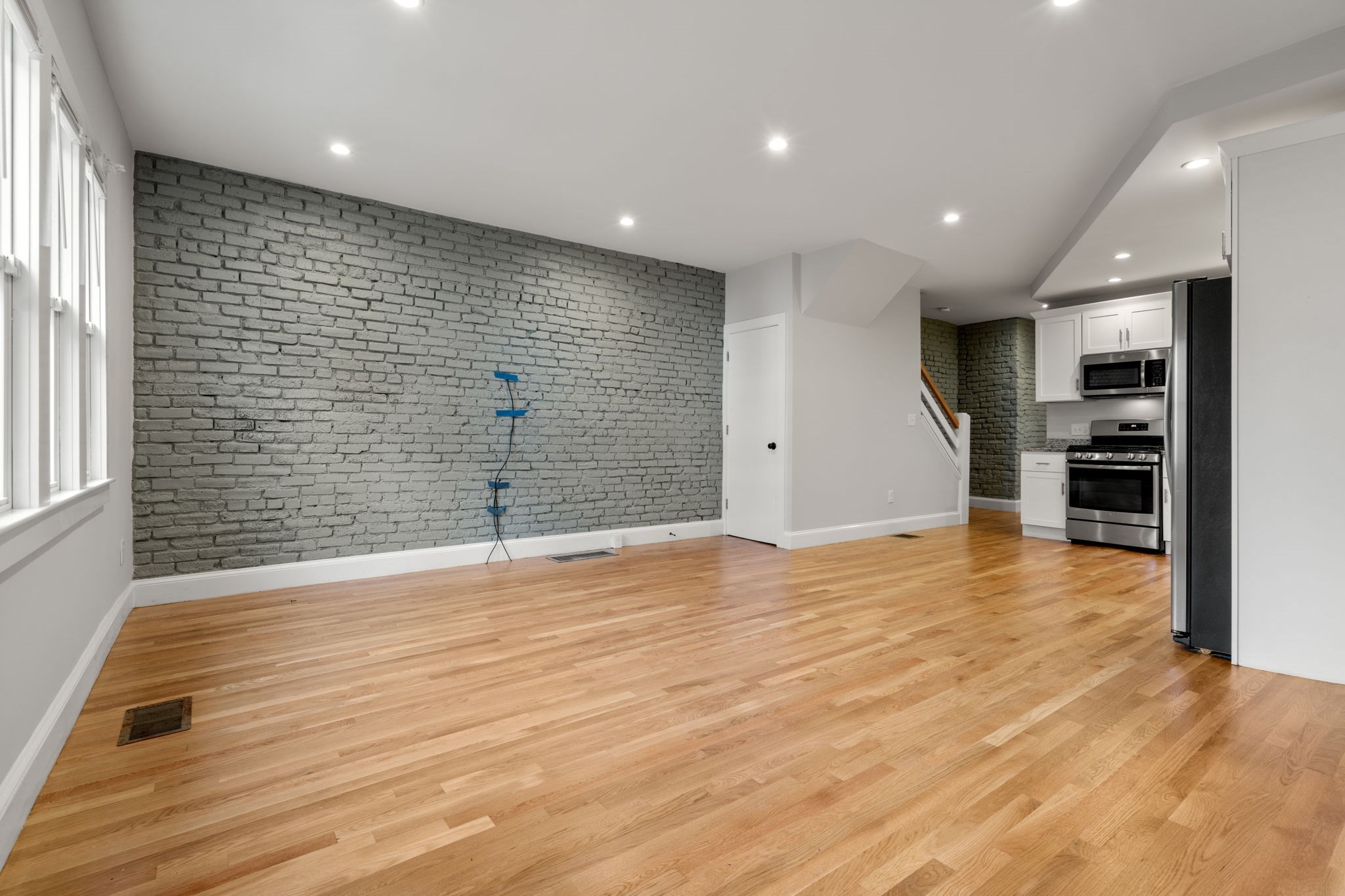 5 bed, 4+ bath apartment for rent at 129 Sutherland Rd Unit 2, Brighton — photo 4 of 32