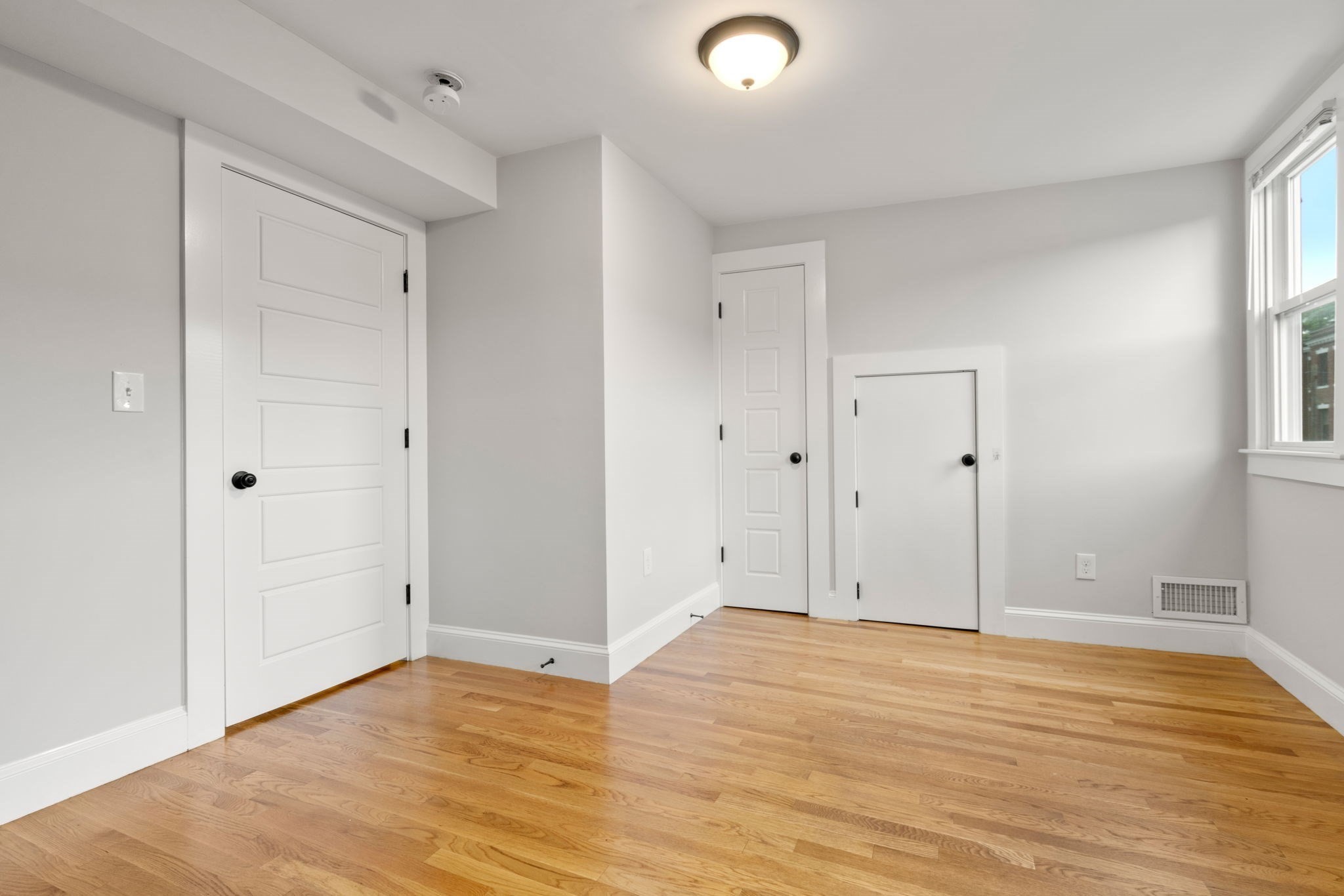 5 bed, 4+ bath apartment for rent at 129 Sutherland Rd Unit 2, Brighton — photo 29 of 32