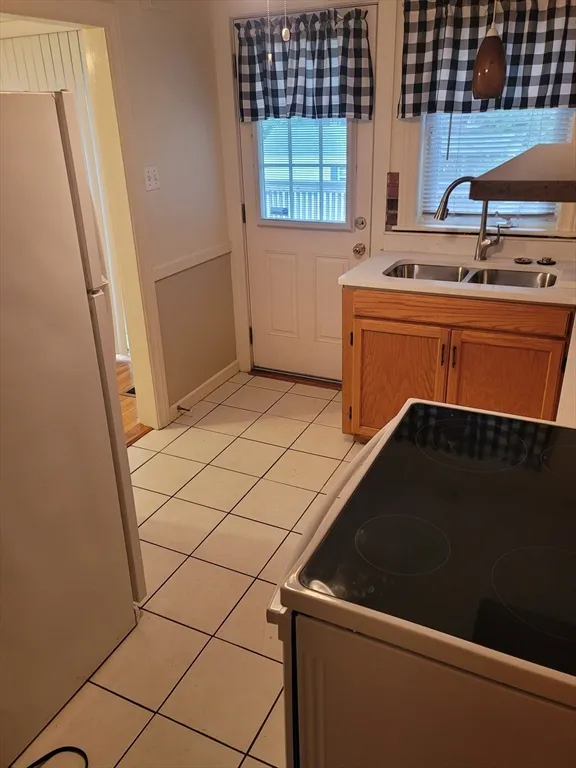 2 bed, 1 bath apartment for rent at 129 Uncatena Ave Unit L, Greendale — photo 5 of 12