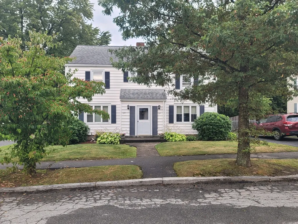 2 bed, 1 bath apartment for rent at 129 Uncatena Ave Unit L, Greendale — photo 1 of 12