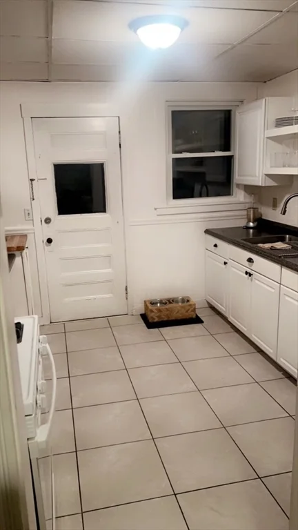 2 bed, 1 bath apartment for rent at 129 Webster St Unit 2, Zip 01830 — photo 2 of 7