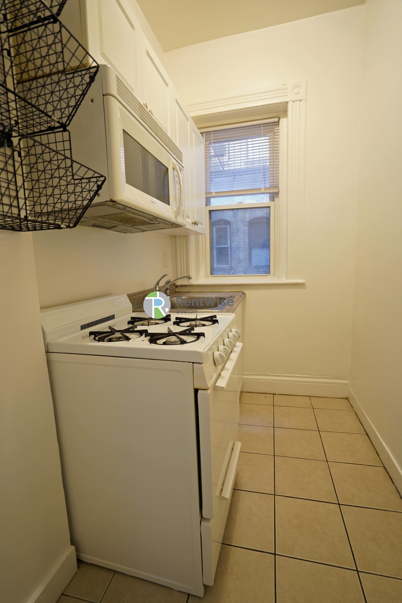 1 bed, 1 bath apartment for rent at 1298 Commonwealth Ave Unit 7, Allston — photo 4 of 25