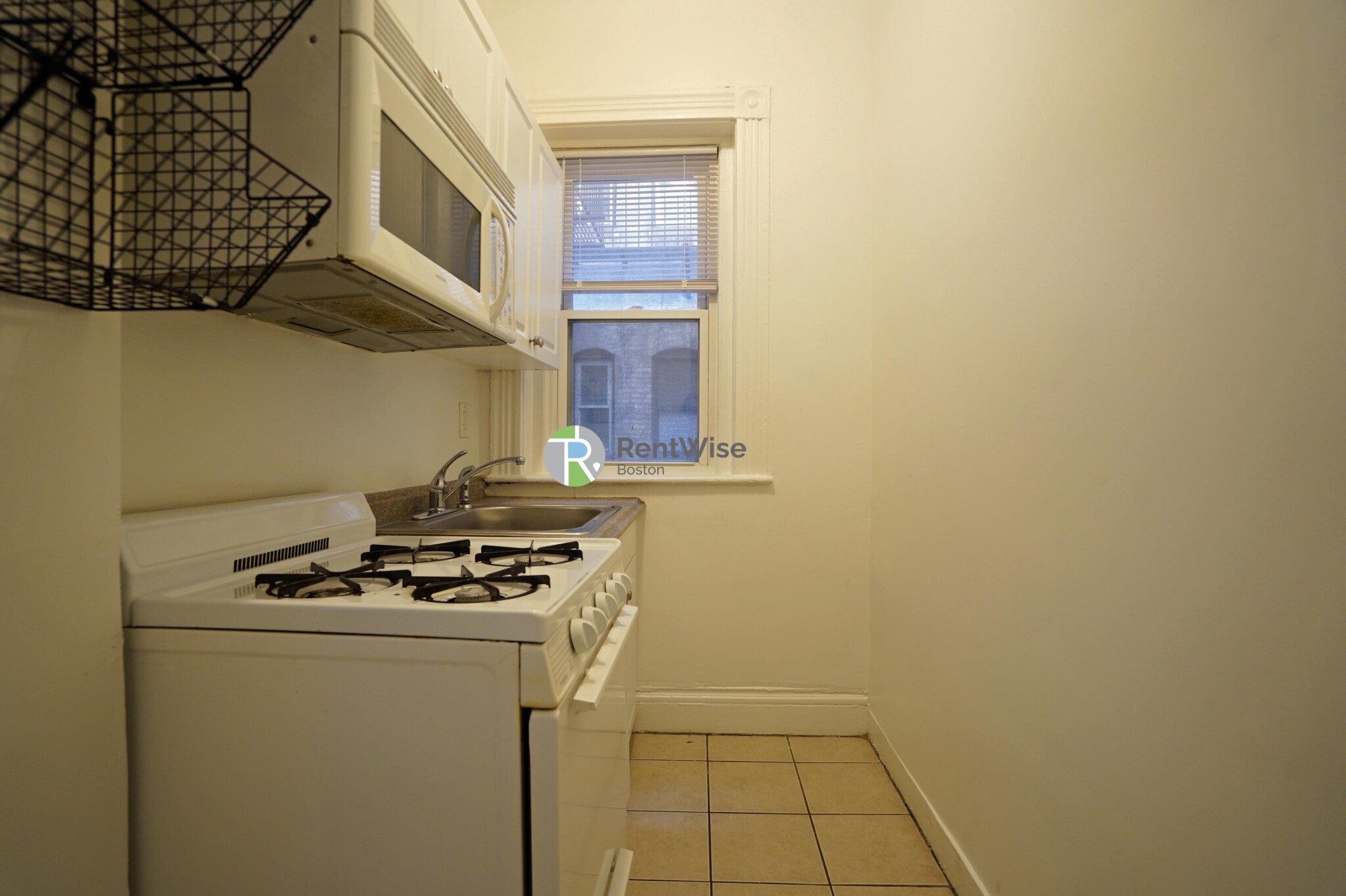1 bed, 1 bath apartment for rent at 1298 Commonwealth Ave Unit 7, Allston — photo 3 of 25