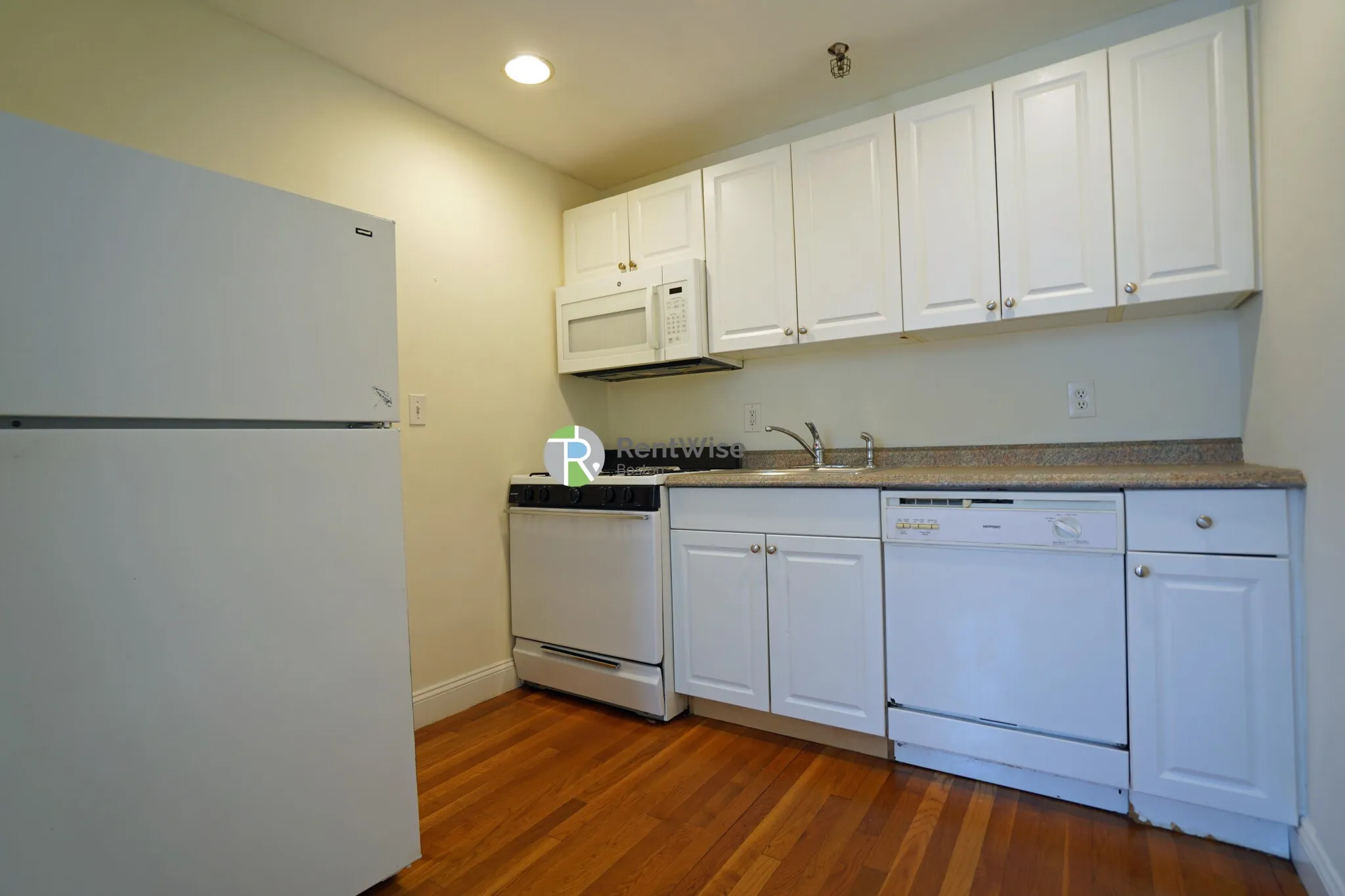 2 bed, 1 bath apartment for rent at 1298 Commonwealth Ave Unit E, Allston — photo 7 of 35