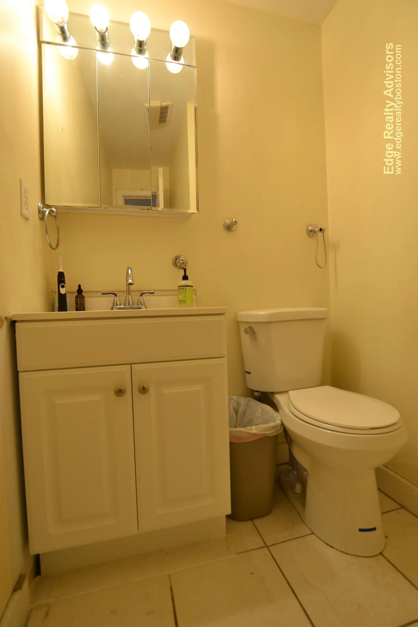 4 bed, 2.5 bath apartment for rent at 12a Greylock Rd Unit 2, Allston — photo 8 of 11