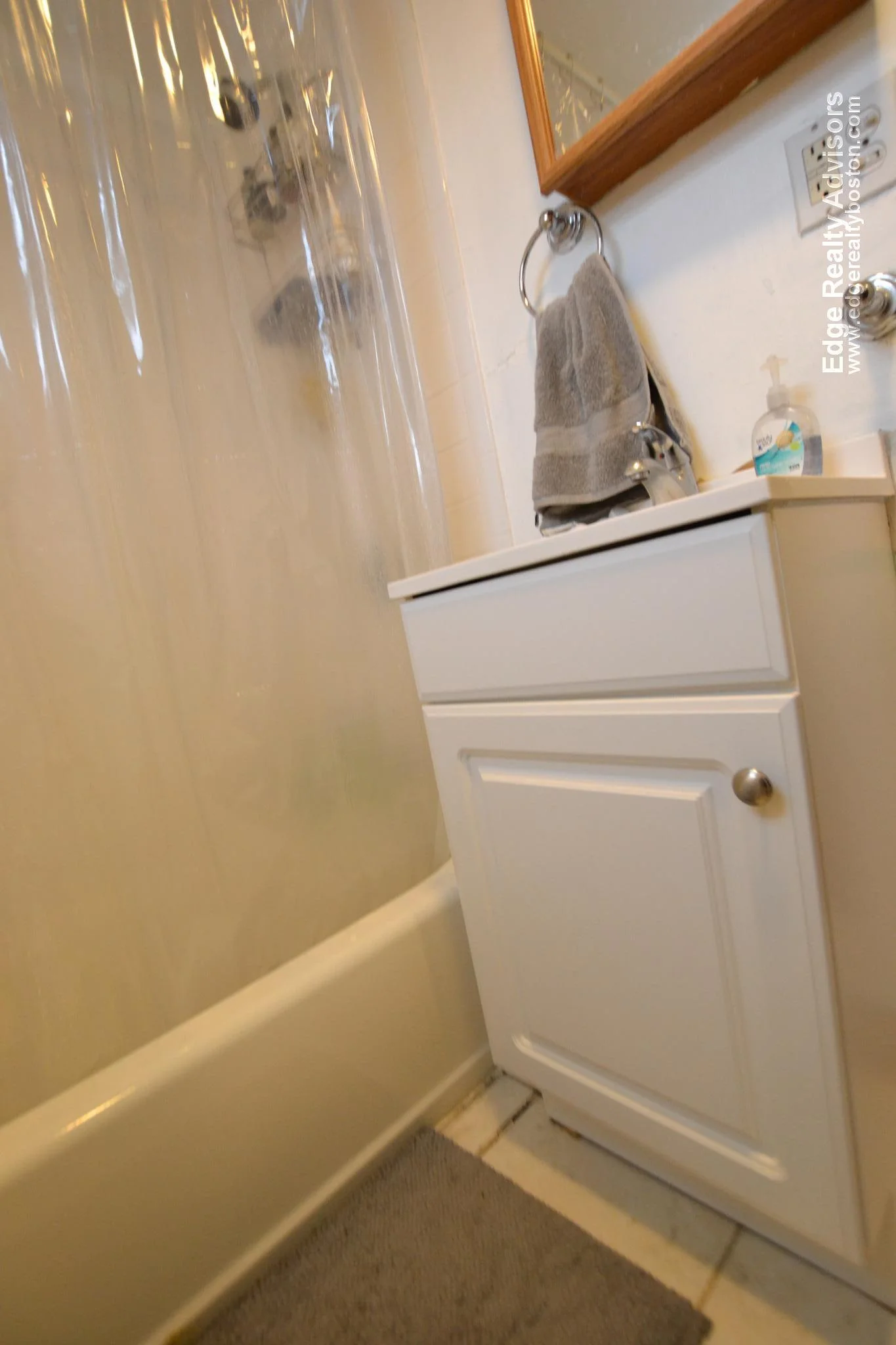 4 bed, 2.5 bath apartment for rent at 12a Greylock Rd Unit 2, Allston — photo 10 of 11