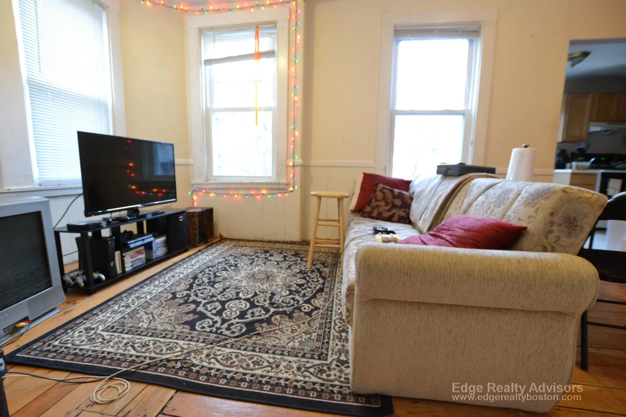 4 bed, 2.5 bath apartment for rent at 12a Greylock Rd Unit 2, Allston — photo 2 of 11