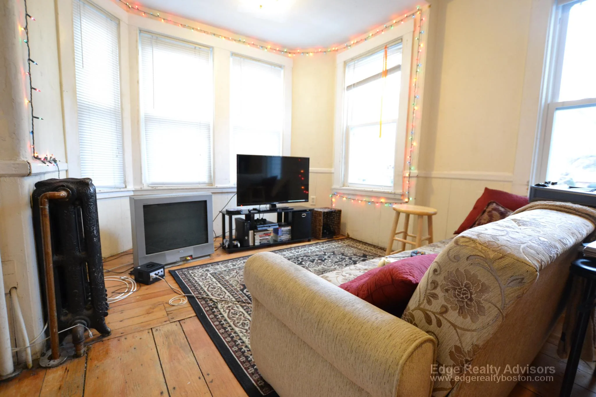 4 bed, 2.5 bath apartment for rent at 12a Greylock Rd Unit 2, Allston — photo 3 of 11