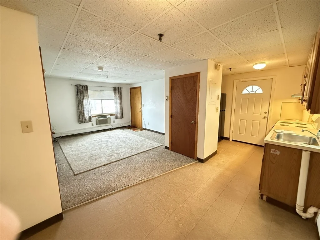 1 bed, 1 bath apartment for rent at 12A Hammond St Unit A, Waltham — photo 3 of 10