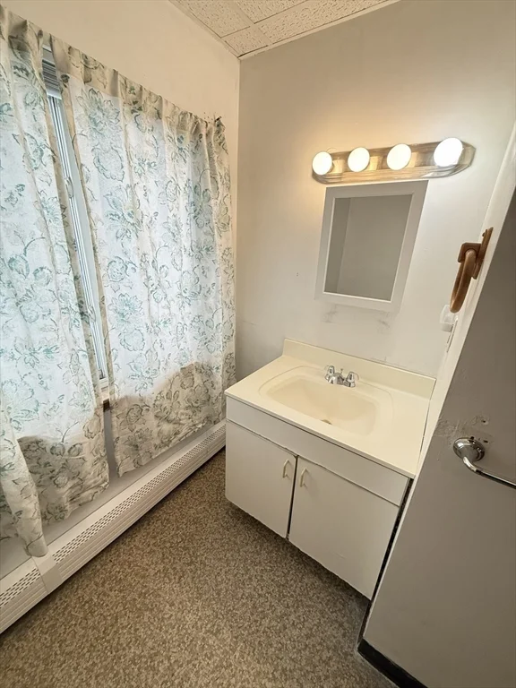 1 bed, 1 bath apartment for rent at 12A Hammond St Unit A, Waltham — photo 8 of 10
