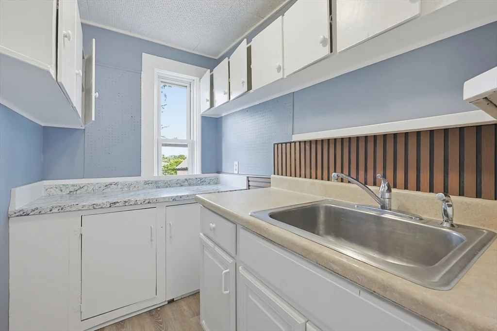 3 bed, 1 bath apartment for rent at 12R Granite Unit 1, Fitchburg — photo 4 of 20