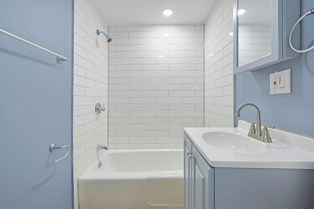 3 bed, 1 bath apartment for rent at 12R Granite Unit 3, Fitchburg — photo 10 of 21