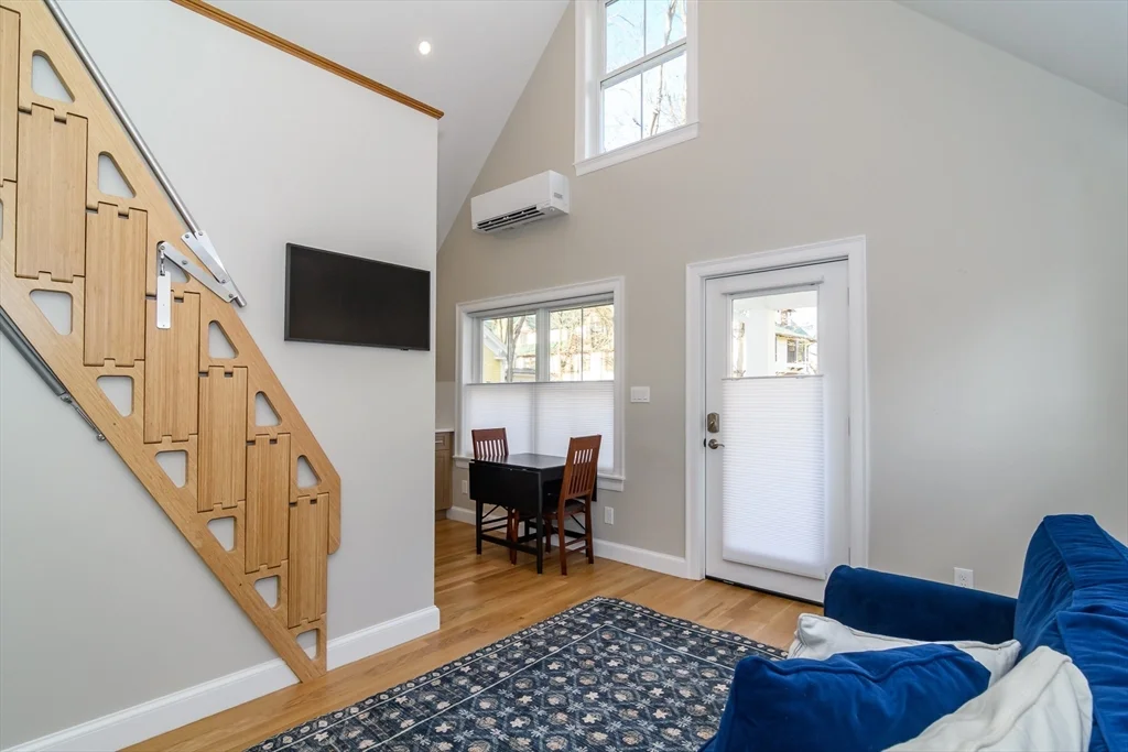 1 bed, 1 bath apartment for rent at 12R Maugus Ave Unit 12R, Wellesley Hills — photo 3 of 21
