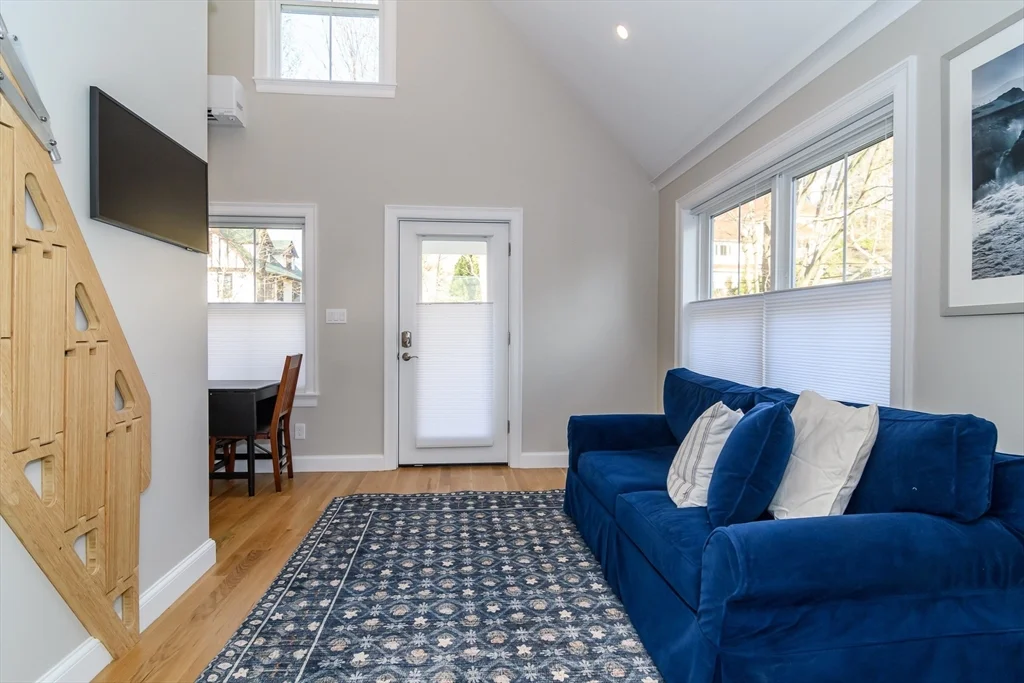 1 bed, 1 bath apartment for rent at 12R Maugus Ave Unit 12R, Wellesley Hills — photo 2 of 21