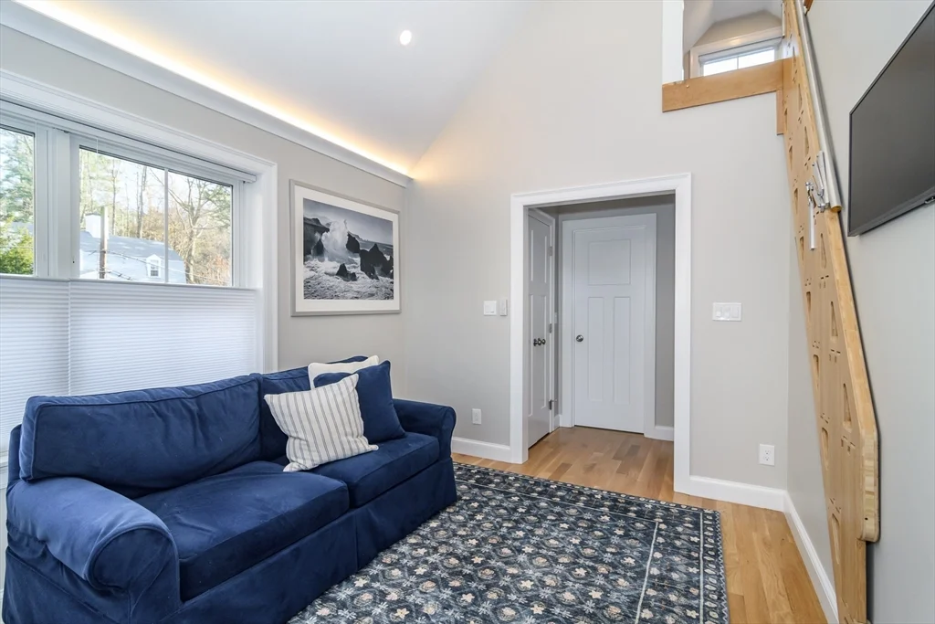 1 bed, 1 bath apartment for rent at 12R Maugus Ave Unit 12R, Wellesley Hills — photo 4 of 21