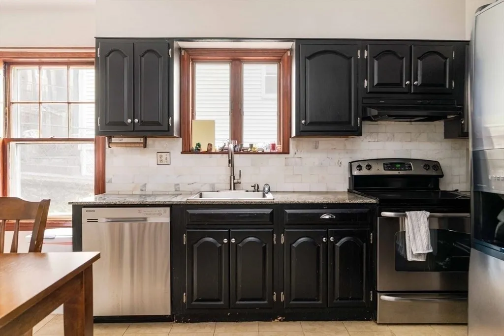 3 bed, 1 bath apartment for rent at 13-15 Upland Unit 1, Tufts University — photo 3 of 12