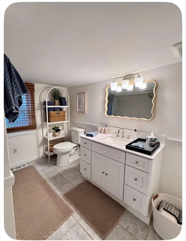 3 bed, 1 bath apartment for rent at 13 55th St Unit WINTER, Plum Island — photo 9 of 21