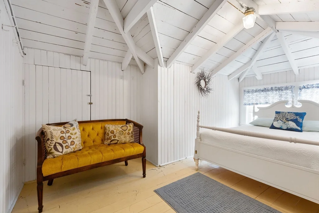7 bed, 1 bath apartment for rent at 13 5th St, Wareham — photo 34 of 42