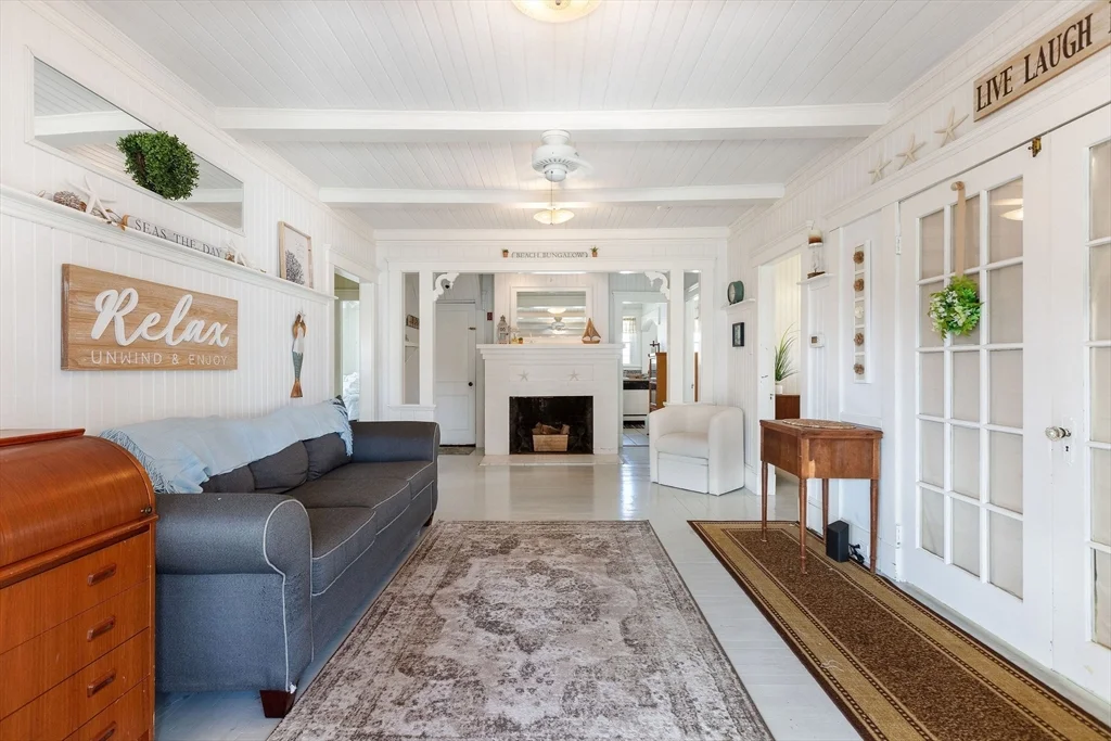 7 bed, 1 bath apartment for rent at 13 5th St, Wareham — photo 6 of 42