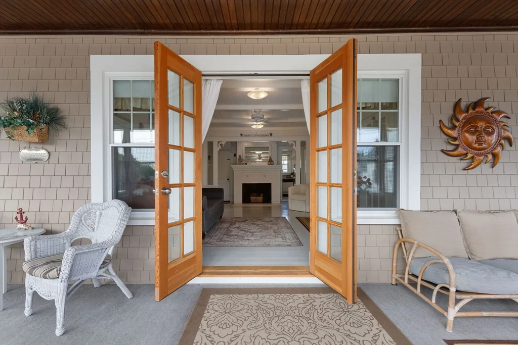 7 bed, 1 bath apartment for rent at 13 5th St, Wareham — photo 3 of 42