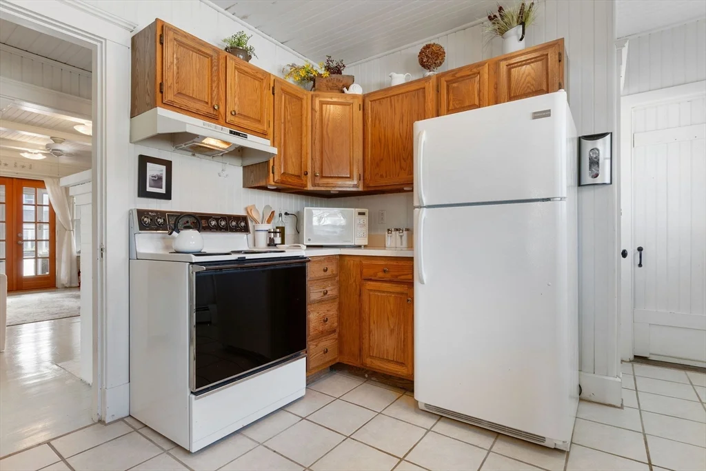 7 bed, 1 bath apartment for rent at 13 5th St, Wareham — photo 14 of 42