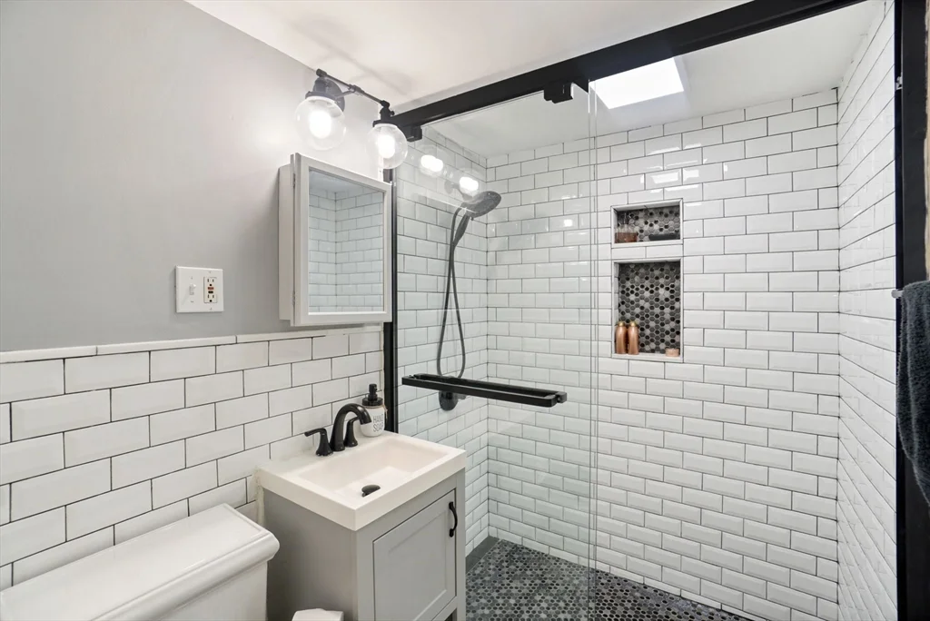3 bed, 3 bath apartment for rent at 13 Albemarle St Unit 1, Back Bay — photo 18 of 25
