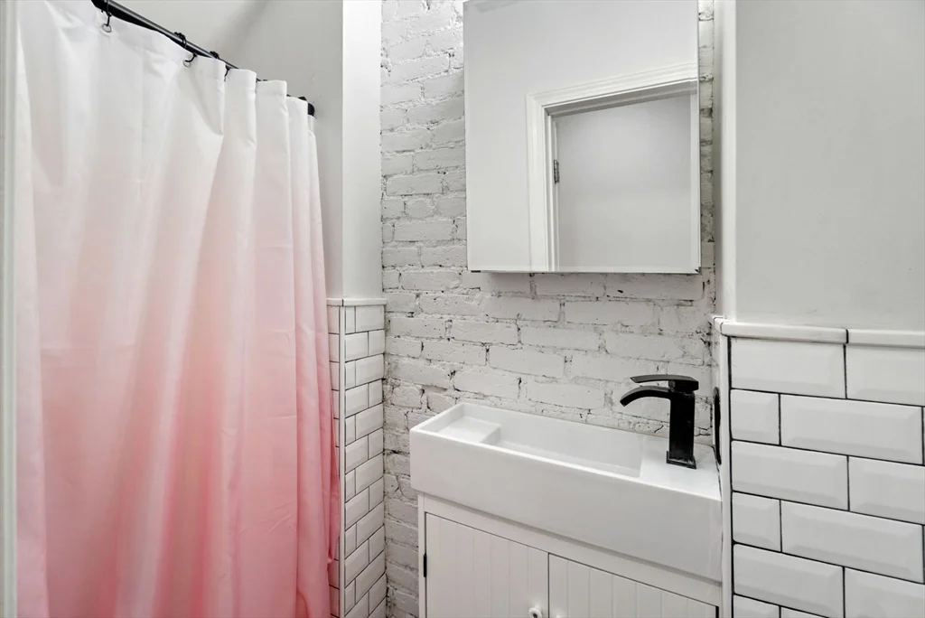 3 bed, 3 bath apartment for rent at 13 Albemarle St Unit 1, Back Bay — photo 15 of 25