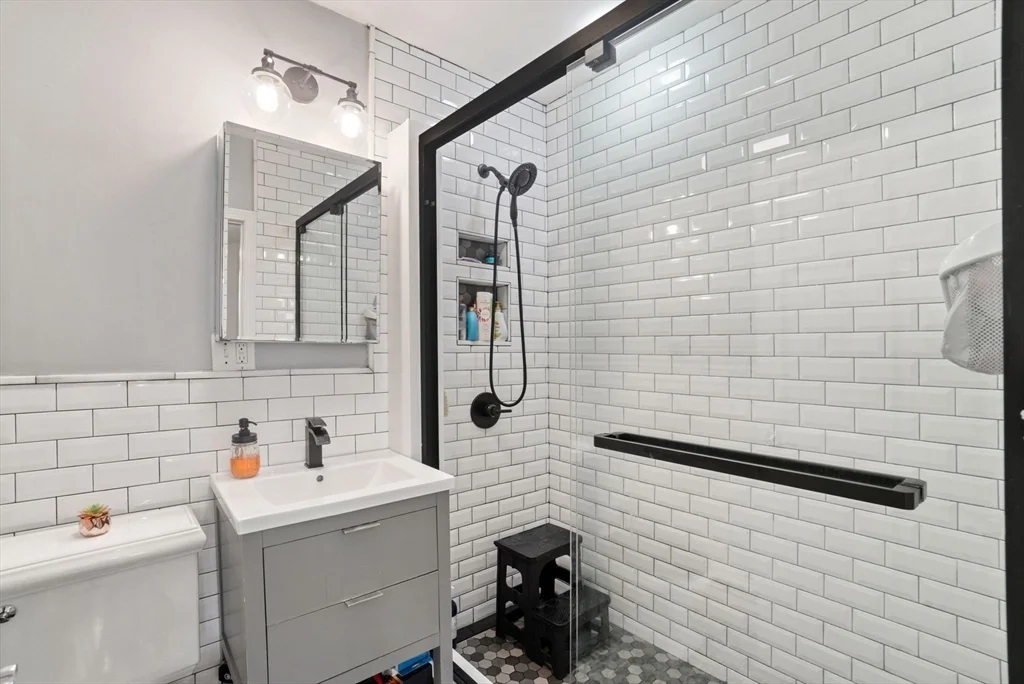 3 bed, 3 bath apartment for rent at 13 Albemarle St Unit A, Back Bay — photo 11 of 22