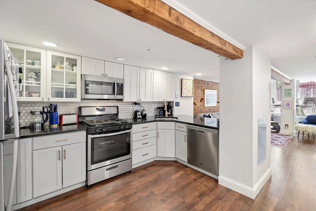 3 bed, 3 bath apartment for rent at 13 Albemarle St Unit A, Back Bay — photo 3 of 22