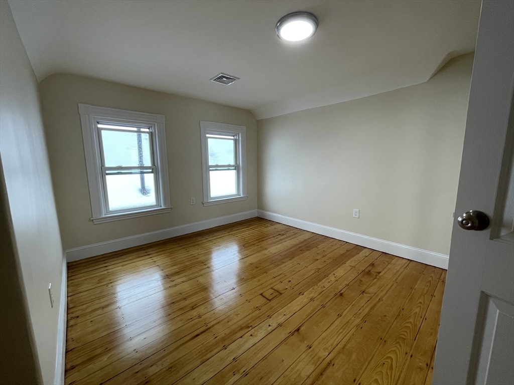 1 bed, 1 bath apartment for rent at 13 Albion St Unit 3, South Medford — photo 3 of 14