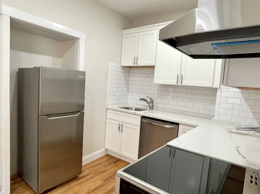 3 bed, 1 bath apartment for rent at 13 Anderson St Unit 22, Beacon Hill — photo 3 of 12