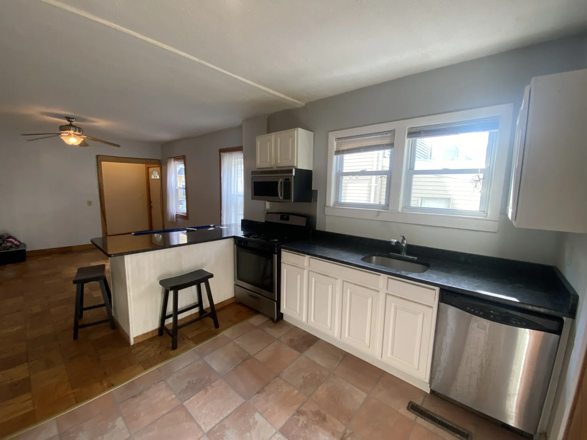 4 bed, 1.5 bath apartment for rent at 13 Andrew St Unit 1, Cambridgeport — photo 3 of 17