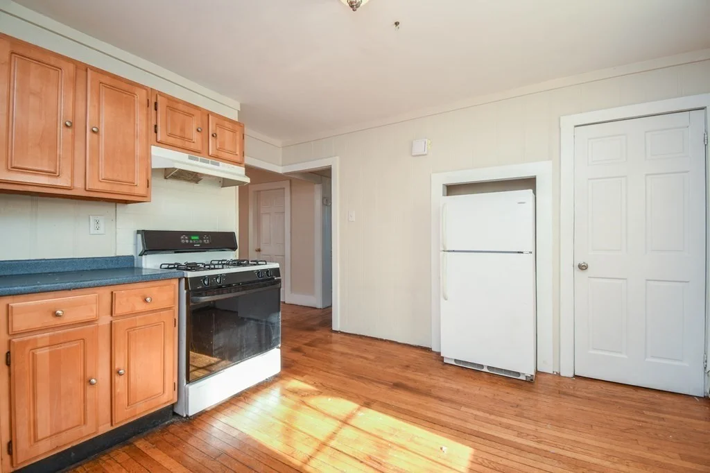 3 bed, 1 bath apartment for rent at 13 Ash St Unit 2, Quincy — photo 5 of 33